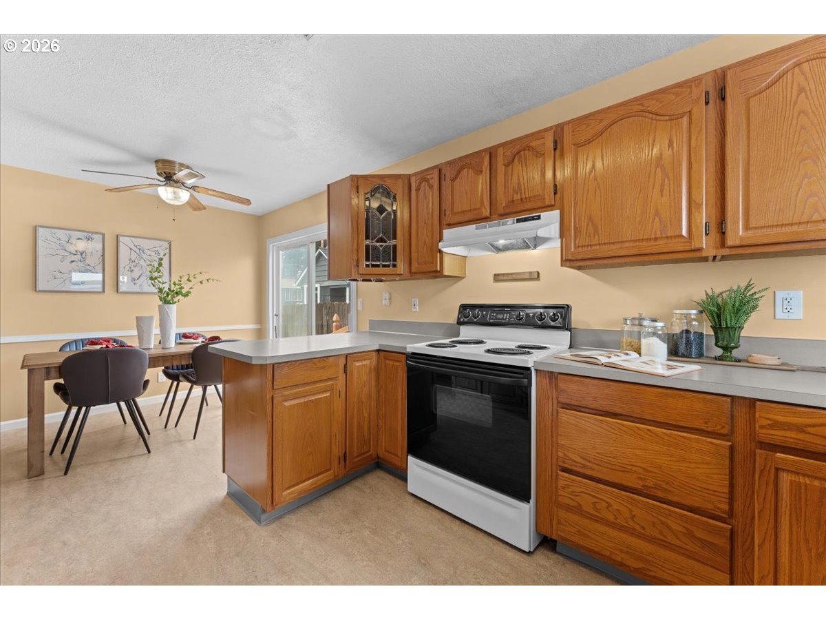 7413 Southeast Pine Street Portland, OR 97215 - Photo 9 of 48
