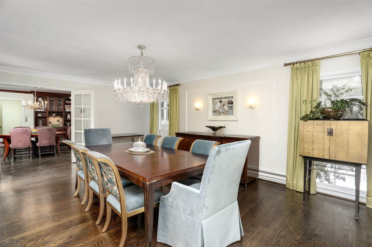 44 South Deeplands Road Grosse Pointe, MI 48236 - Photo 13 of 41 Dining room has a walk out door that leads to the patio for optimal entertaining.