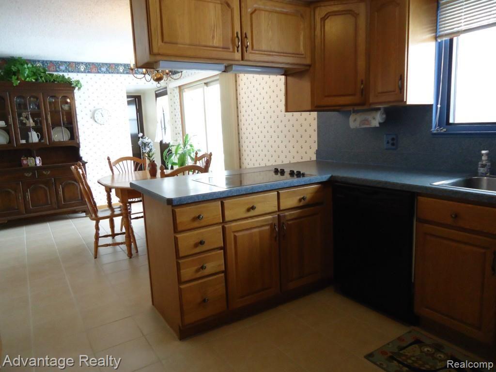 52155 Fairchild Road New Baltimore, MI 48051 - Photo 4 of 32 DSC04018.jpg