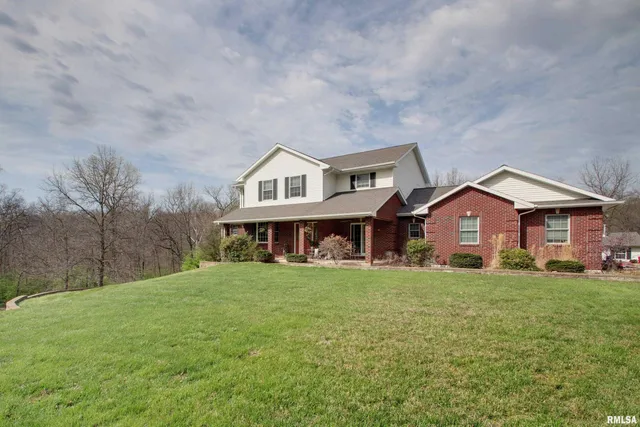 $522,500 | 900 Lucinda Lane, Quincy, IL 62305
