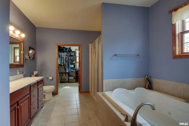 $522,500 | 900 Lucinda Lane, Quincy, IL 62305