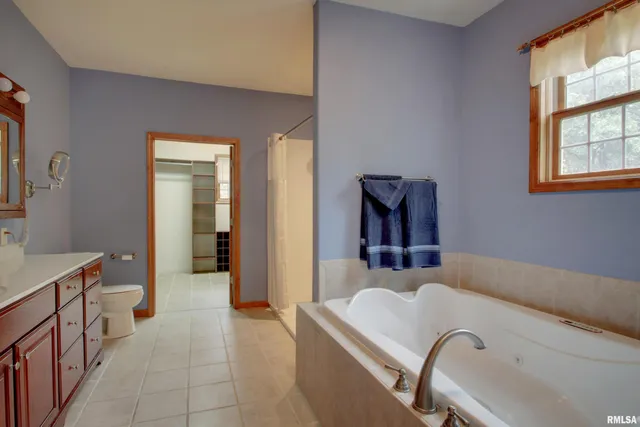 $522,500 | 900 Lucinda Lane, Quincy, IL 62305