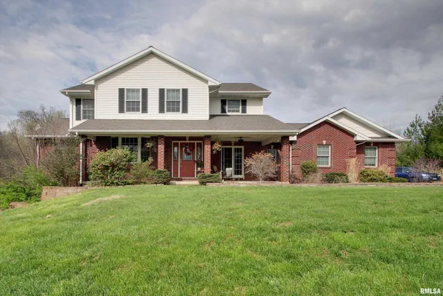 $522,500 | 900 Lucinda Lane, Quincy, IL 62305