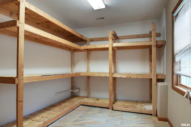 $522,500 | 900 Lucinda Lane, Quincy, IL 62305