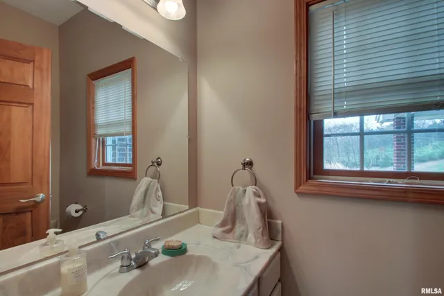 $522,500 | 900 Lucinda Lane, Quincy, IL 62305