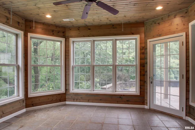 $522,500 | 900 Lucinda Lane, Quincy, IL 62305