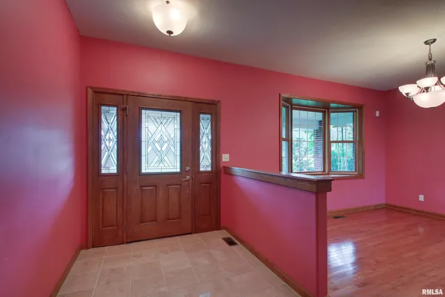 $522,500 | 900 Lucinda Lane, Quincy, IL 62305