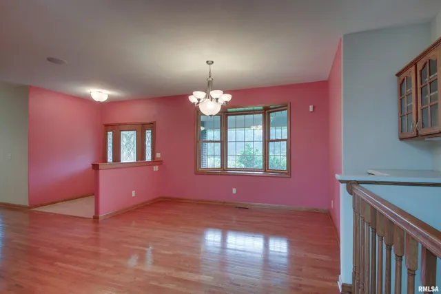 $522,500 | 900 Lucinda Lane, Quincy, IL 62305