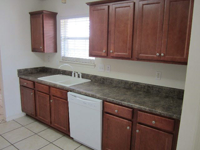 2708 Hampton Park Circle Foley, AL 36535 - Photo 8 of 10