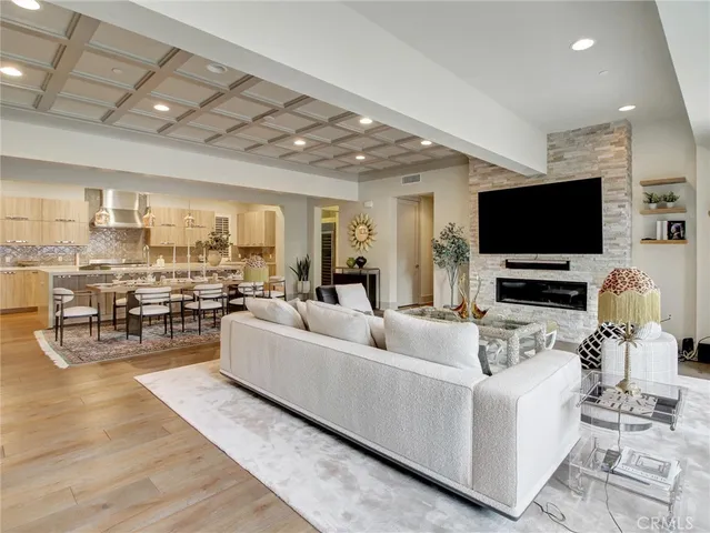 $3,100,000 | 112 South Orange Grove Boulevard, Unit 109, Pasadena, CA 91105