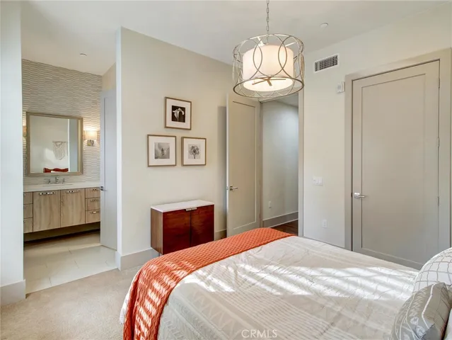 $3,100,000 | 112 South Orange Grove Boulevard, Unit 109, Pasadena, CA 91105