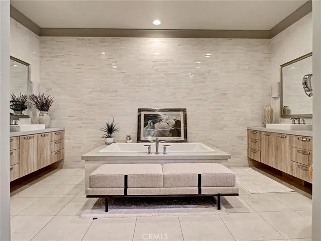 $3,100,000 | 112 South Orange Grove Boulevard, Unit 109, Pasadena, CA 91105