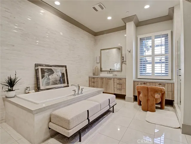 $3,100,000 | 112 South Orange Grove Boulevard, Unit 109, Pasadena, CA 91105