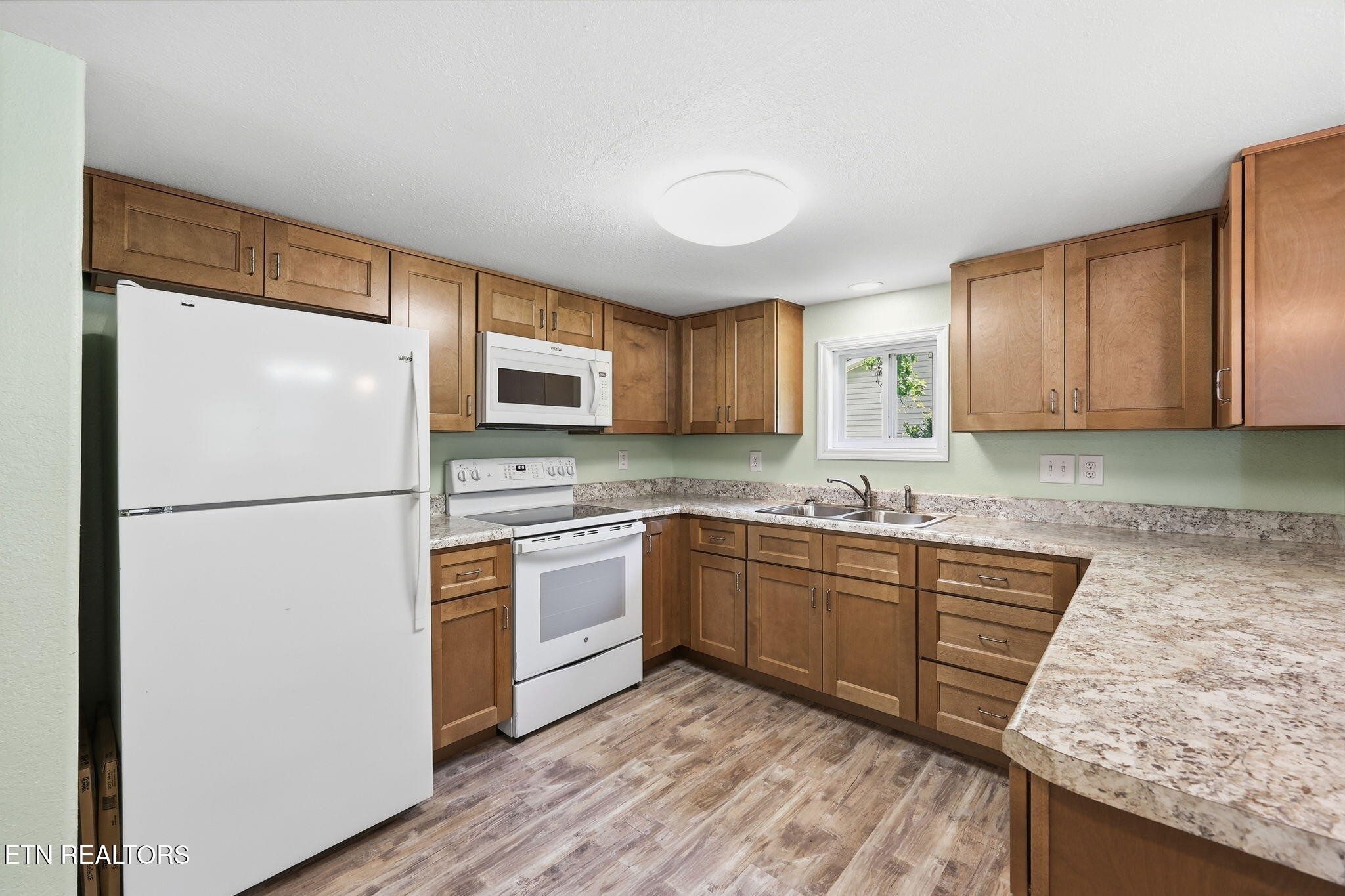 210 East Spring Street Oliver Springs, TN 37840 - Photo 8 of 23