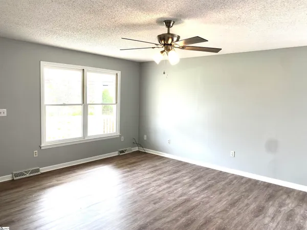 $2,700 | 426 Anderson Ridge Road, Greer, SC 29651