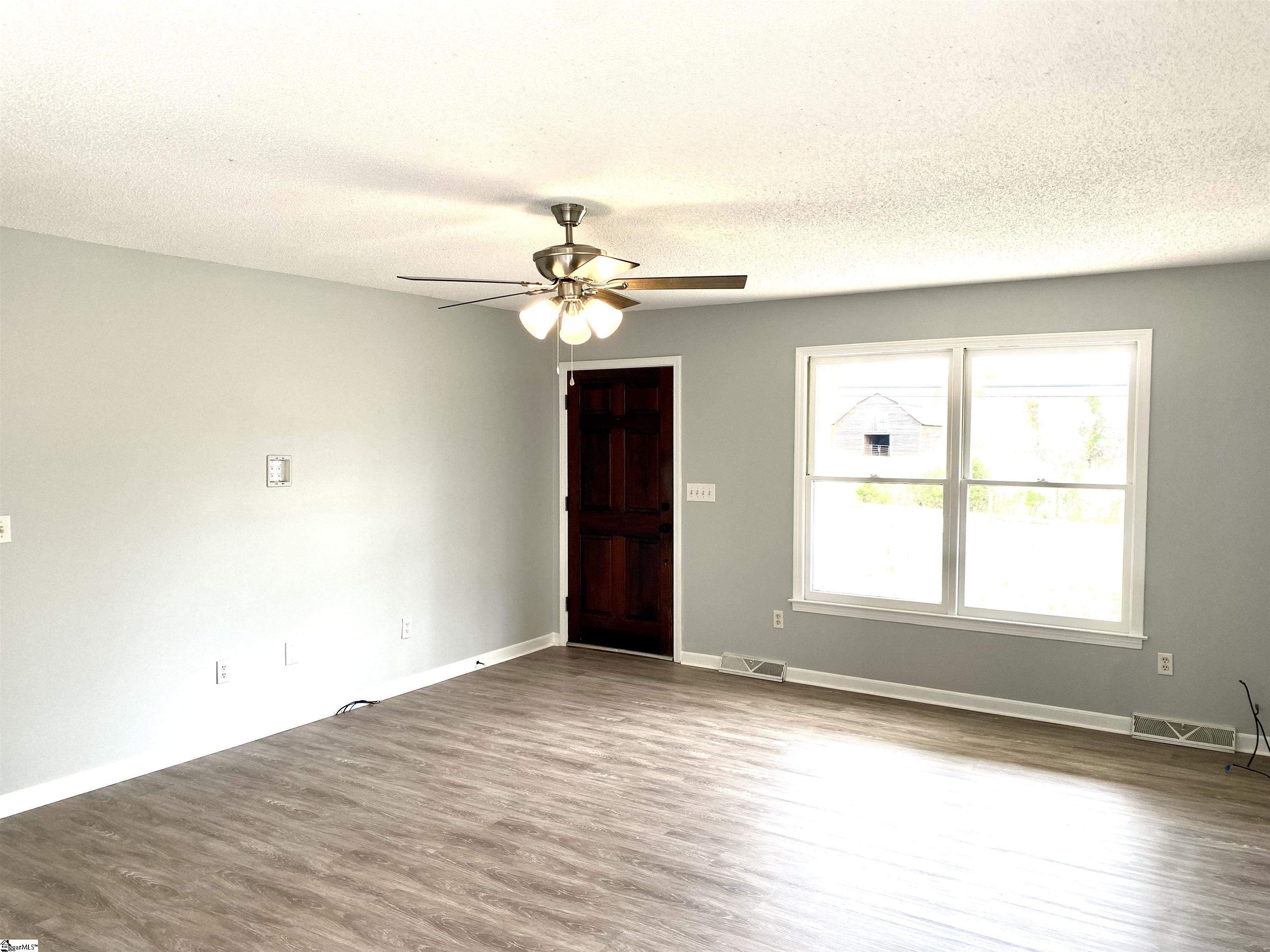 426 Anderson Ridge Road Greer, SC 29651 - Photo 8 of 15