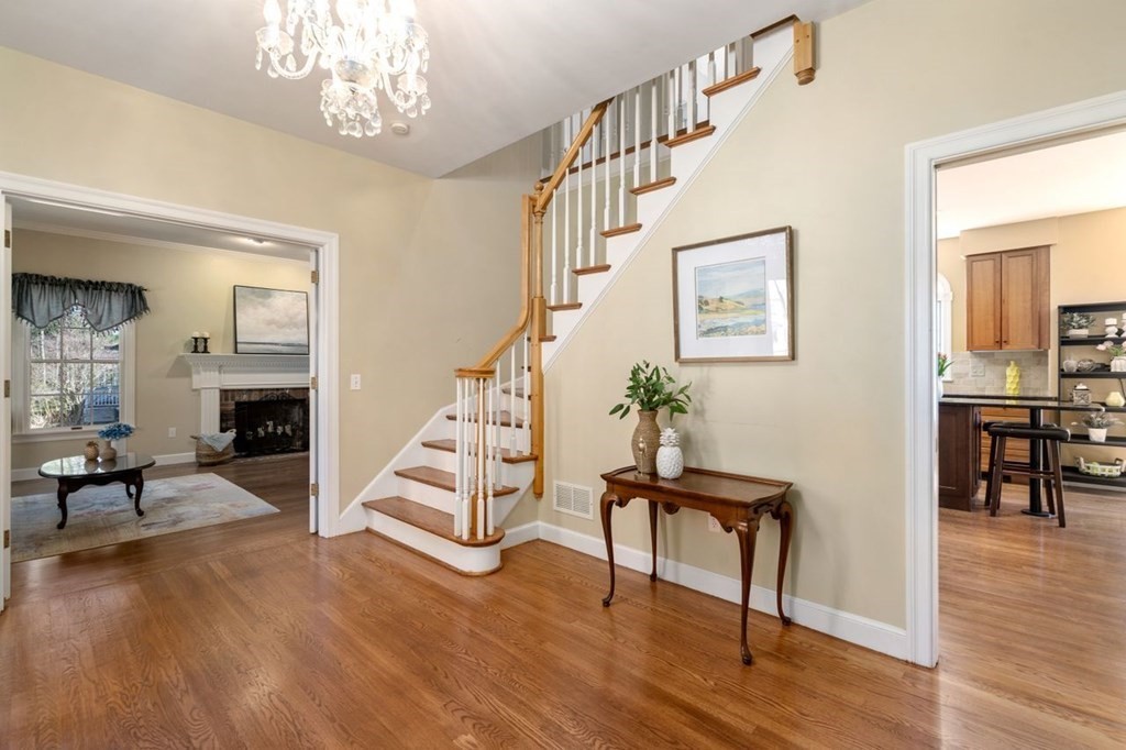 42 Oxbow Road Wayland, MA 01778 - Photo 4 of 41
