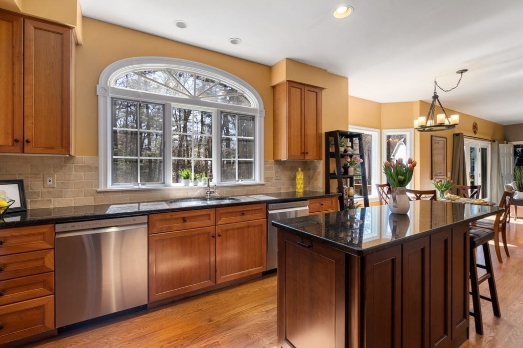 42 Oxbow Road Wayland, MA 01778 - Photo 7 of 41