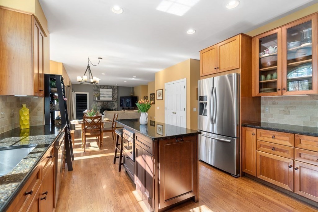 42 Oxbow Road Wayland, MA 01778 - Photo 8 of 41
