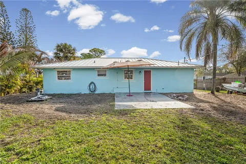 $240,000 | 1255 16th Avenue Southwest, Vero Beach, FL 32962