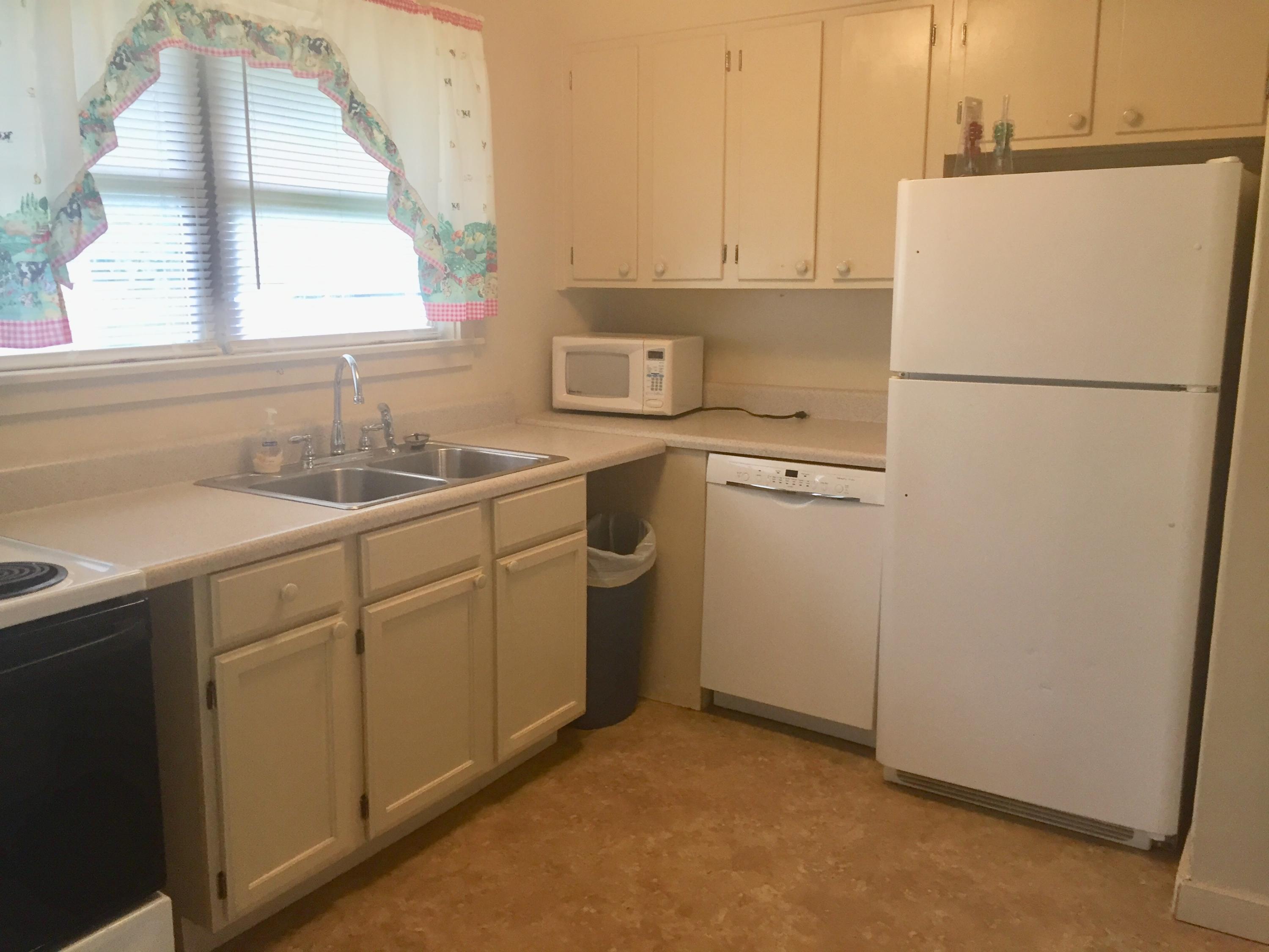 129-131 Marquette Road Oak Ridge, TN 37830 - Photo 3 of 11 131 Kitchen