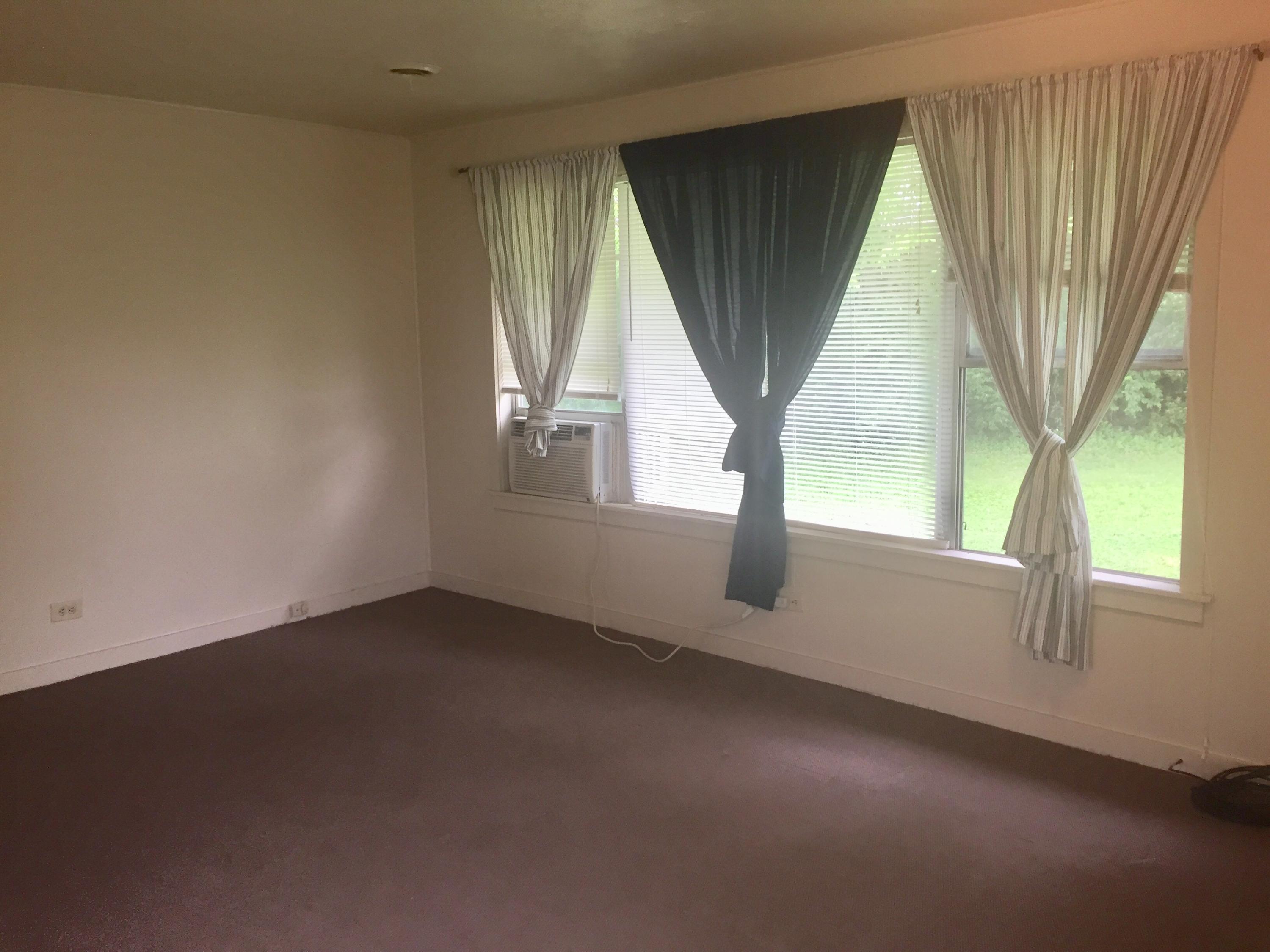 129-131 Marquette Road Oak Ridge, TN 37830 - Photo 10 of 11 Living Room