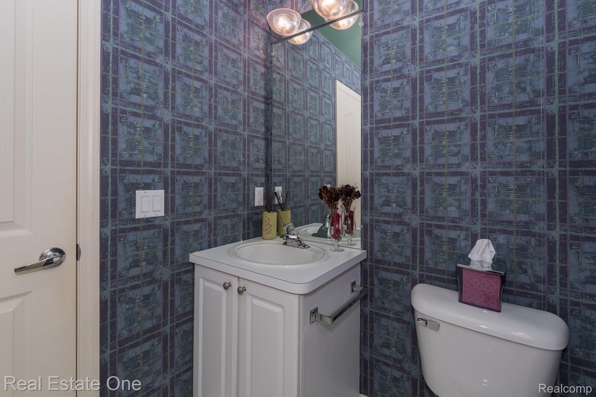 851 Loggers Circle Rochester, MI 48307 - Photo 24 of 40 EN SUITE BATH HAS SHOWER AND WALK-IN CLOSET - 851 Loggers Circle