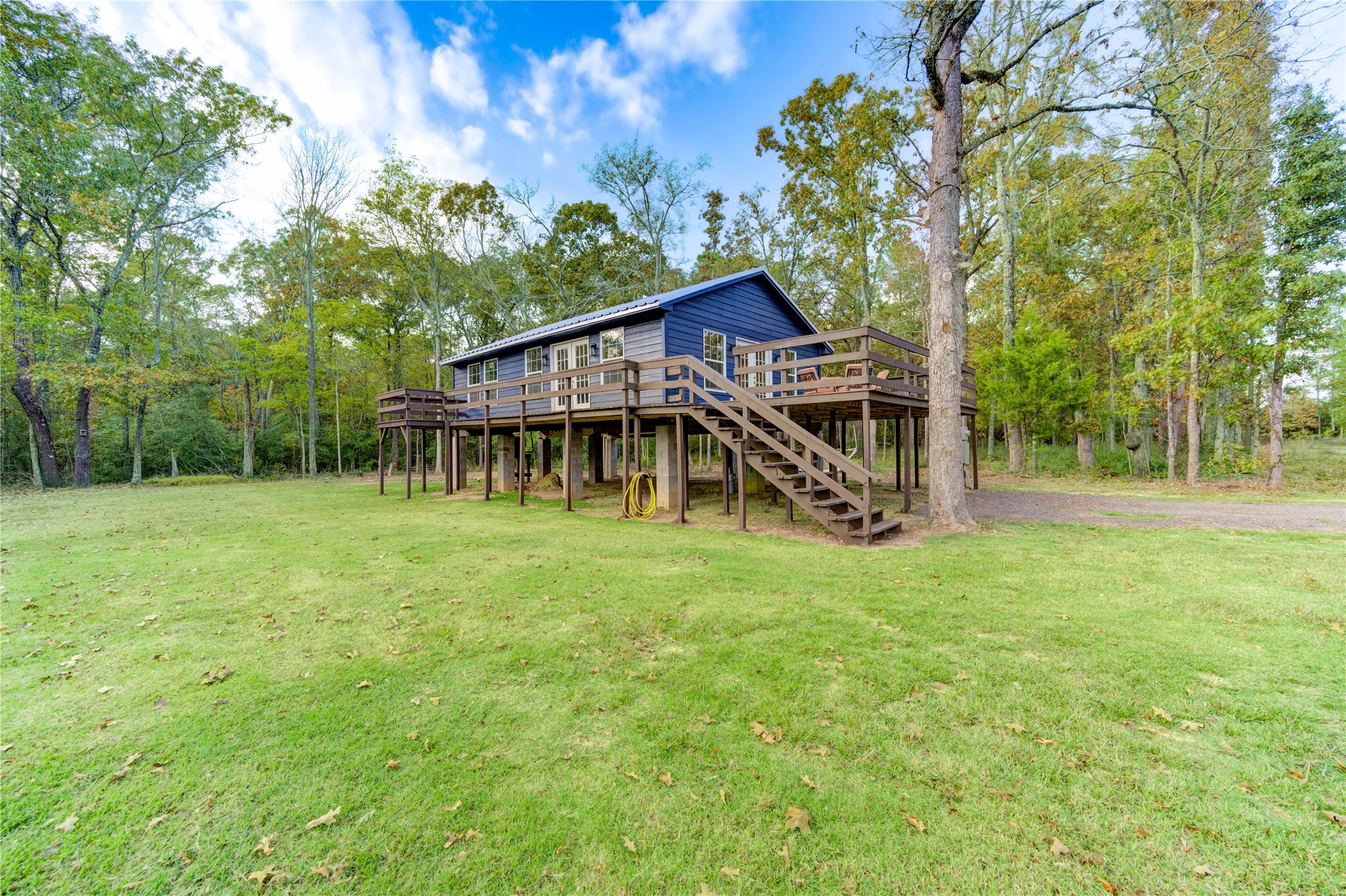 a view of a house with a big yard