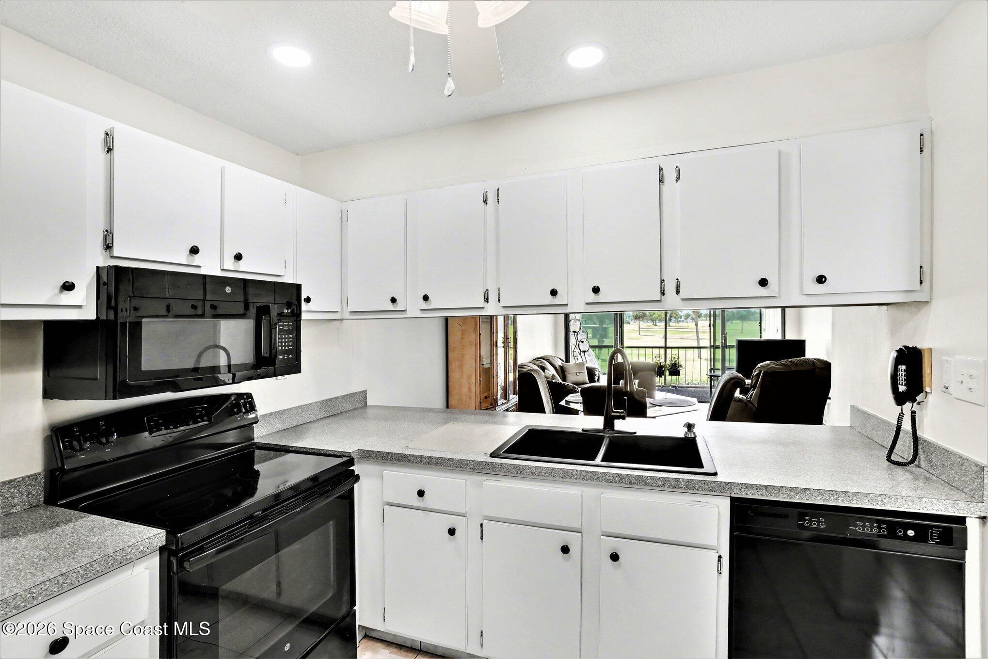 2727 North Wickham Road, Unit 20211 Melbourne, FL 32935 - Photo 4 of 18 Modern Kitchen