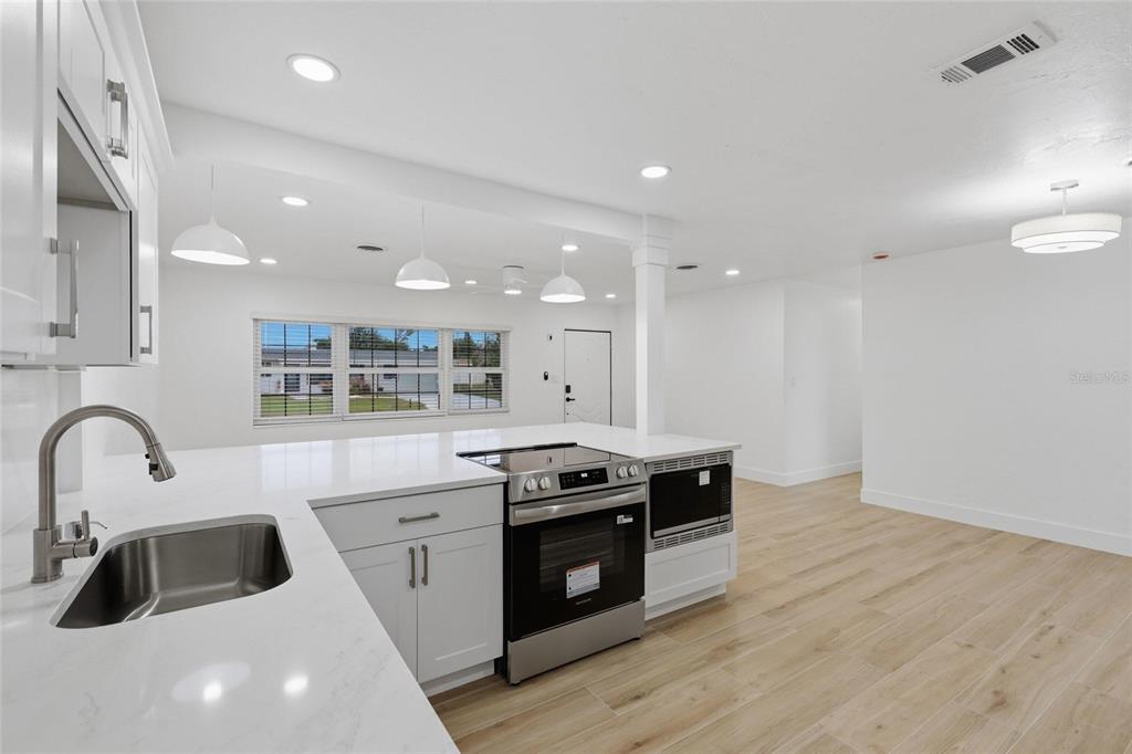 305 Glen Oak Road Venice, FL 34293 - Photo 10 of 25