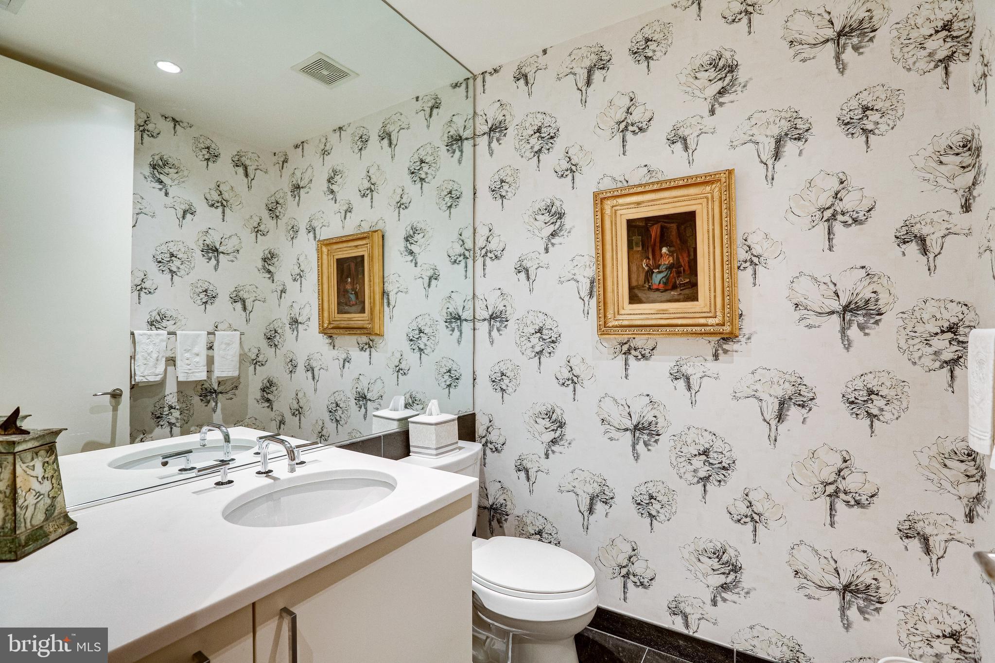 1177 22nd Street Northwest, Unit 7G Washington, DC 20037 - Photo 18 of 33 Powder Room