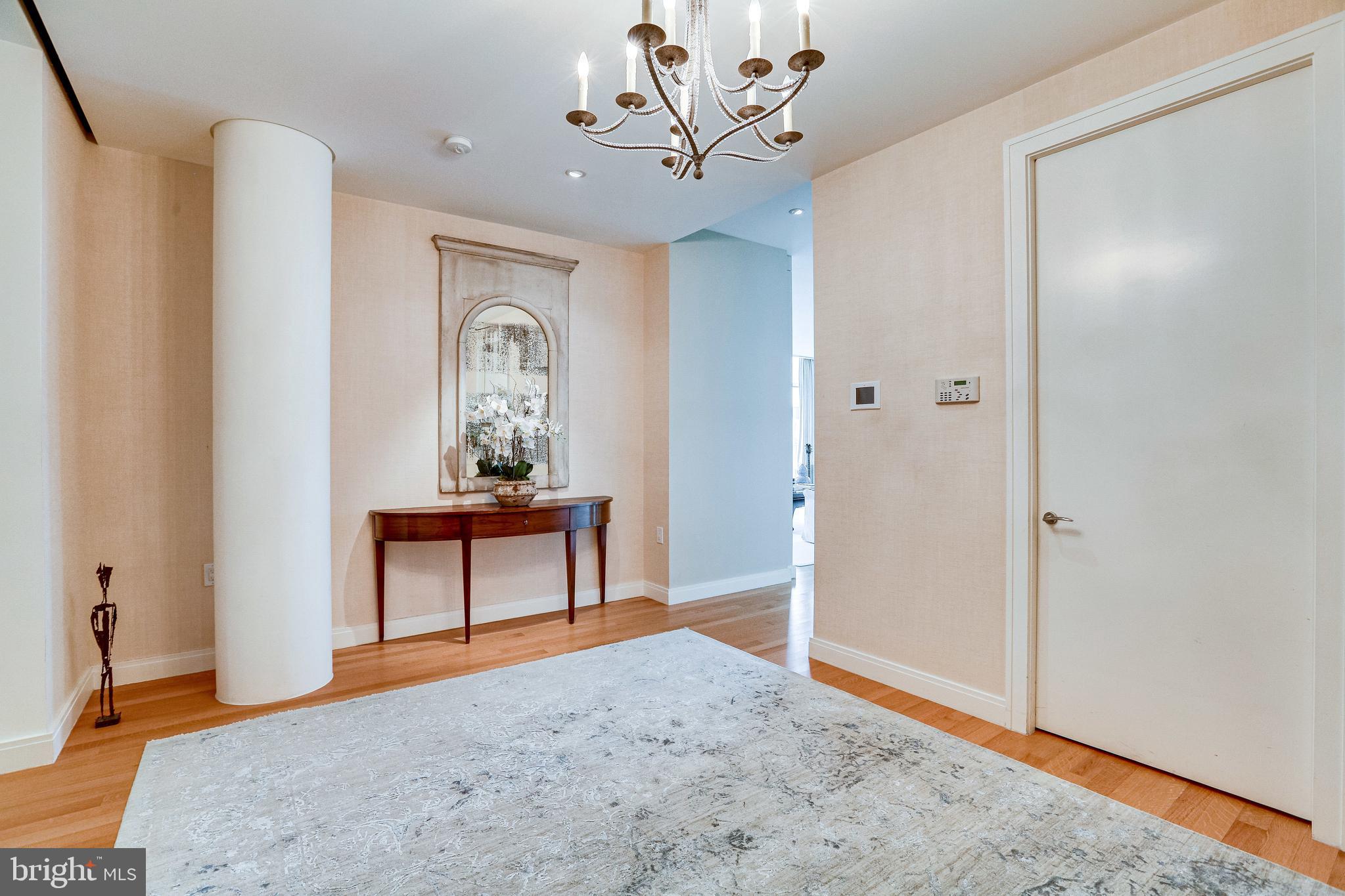 1177 22nd Street Northwest, Unit 7G Washington, DC 20037 - Photo 2 of 33 Grand Entry Foyer