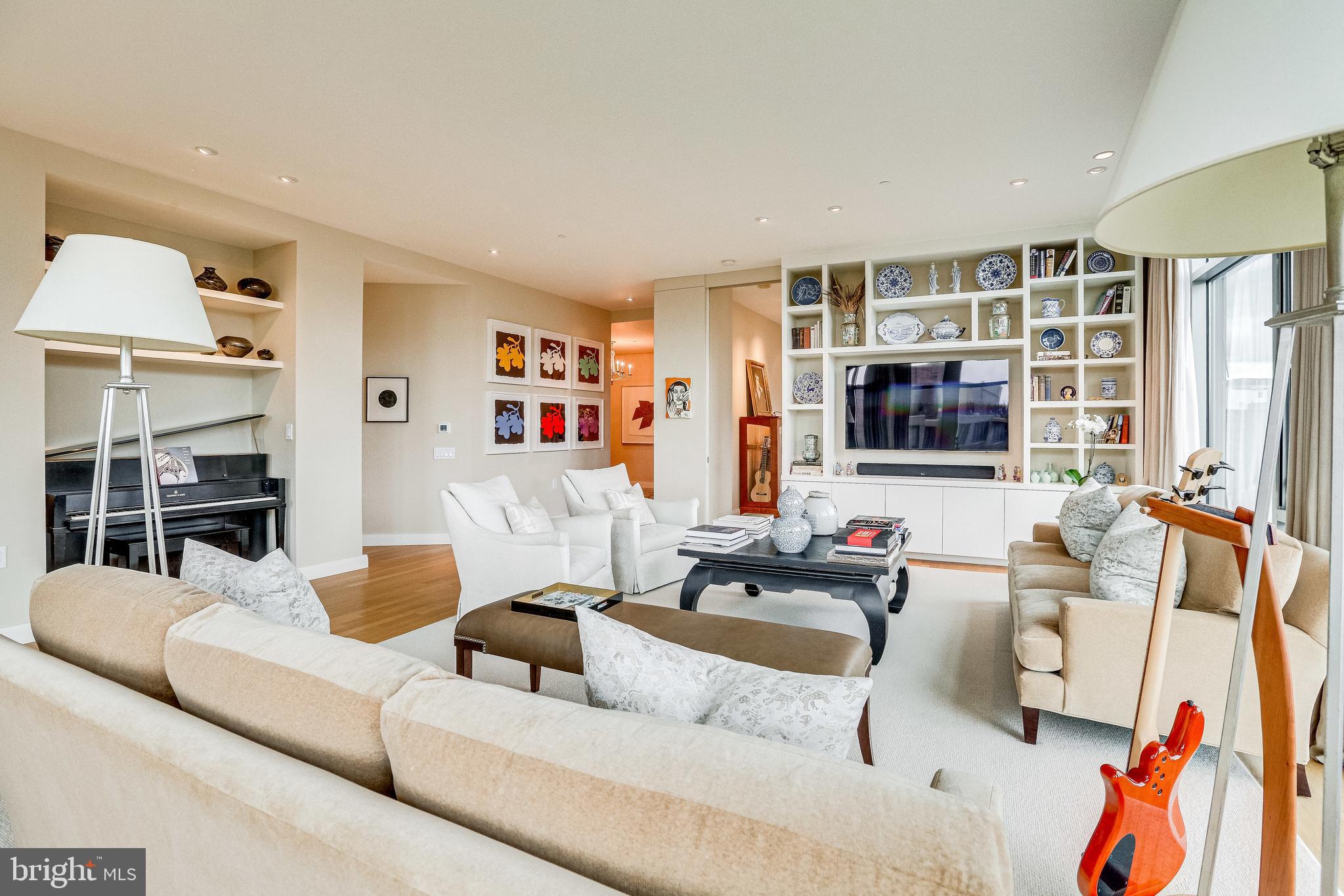 1177 22nd Street Northwest, Unit 7G Washington, DC 20037 - Photo 4 of 33 Living Room with built-ins