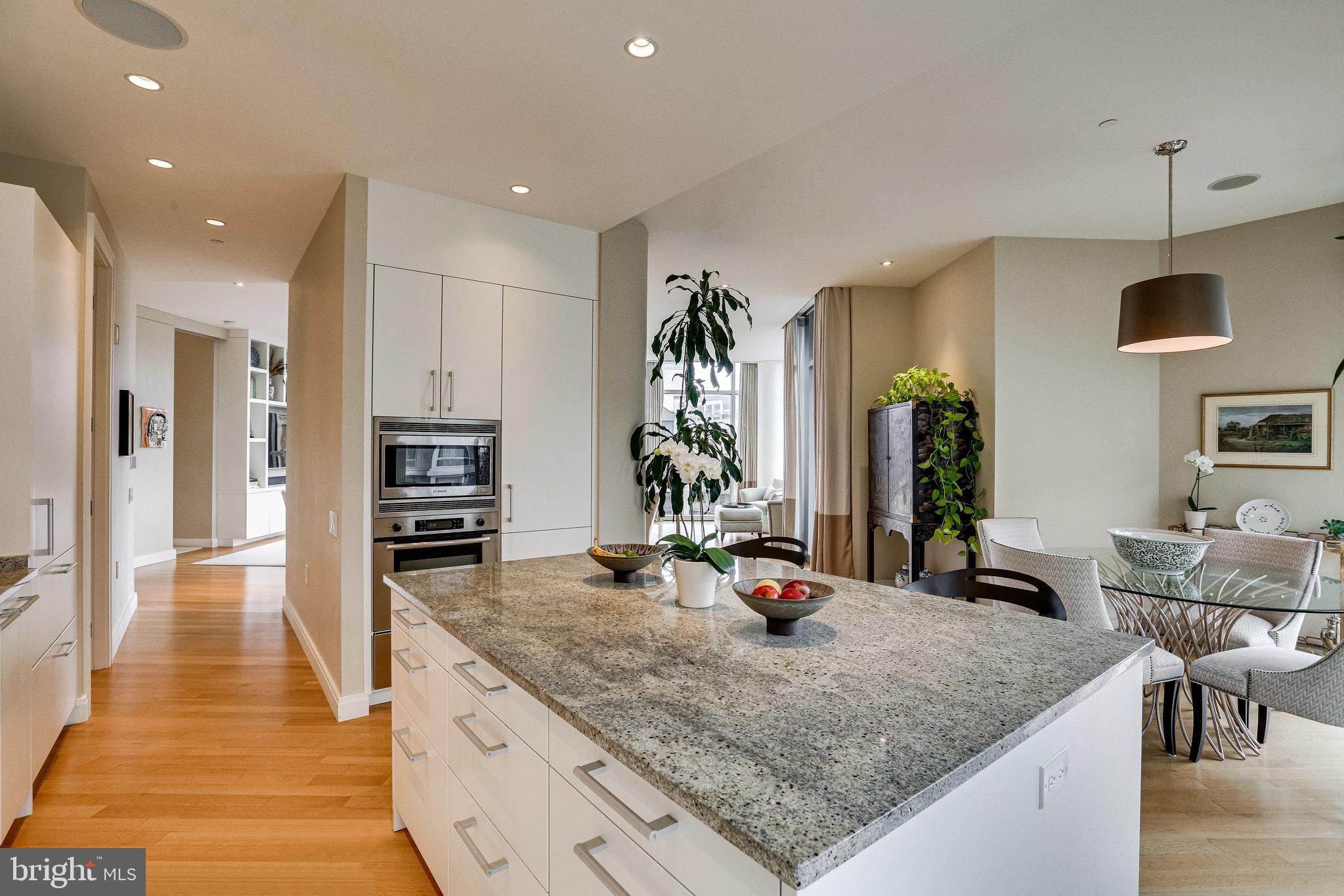 1177 22nd Street Northwest, Unit 7G Washington, DC 20037 - Photo 8 of 33 Gourmet Eat-in Kitchen