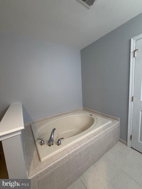 80 Brecknock Court Newtown, PA 18940 - Photo 13 of 22 a bathroom with a tub and sink