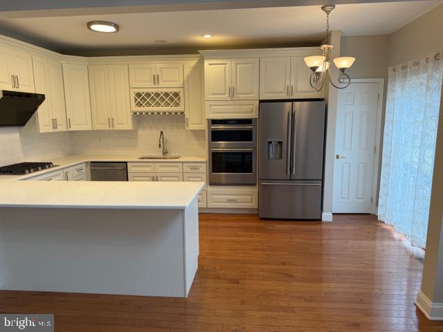 80 Brecknock Court Newtown, PA 18940 - Photo 9 of 22 a kitchen with stainless steel appliances a refrigerator sink and microwave