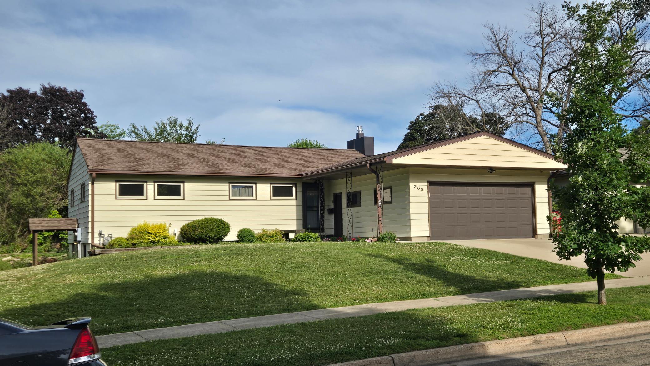 305 20th Street Northwest Austin, MN 55912 - Photo 3 of 30