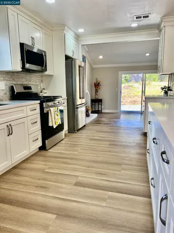 $879,000 | 124 Fuschia Court, Martinez, CA 94553