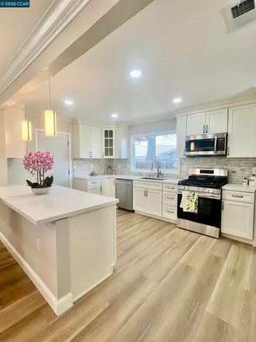 $879,000 | 124 Fuschia Court, Martinez, CA 94553