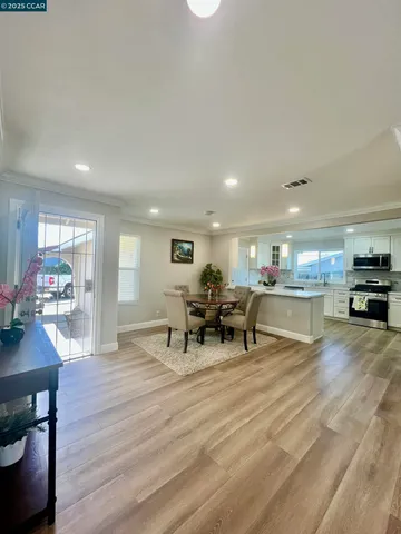 $879,000 | 124 Fuschia Court, Martinez, CA 94553