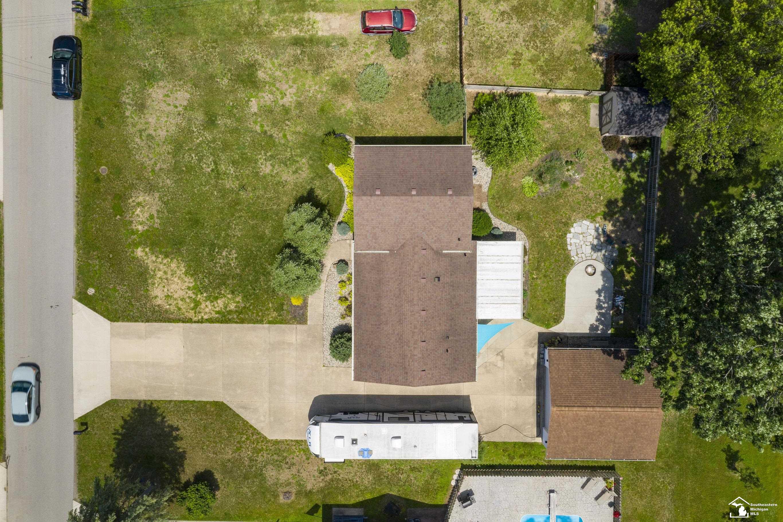 7558 Indian Road Temperance, MI 48182 - Photo 2 of 23 50179690-43c5170c-88c5-41de-95a3-dad6475756b8.JPG