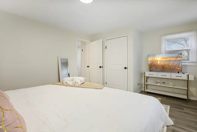 a bedroom with a bed and a dresser in it