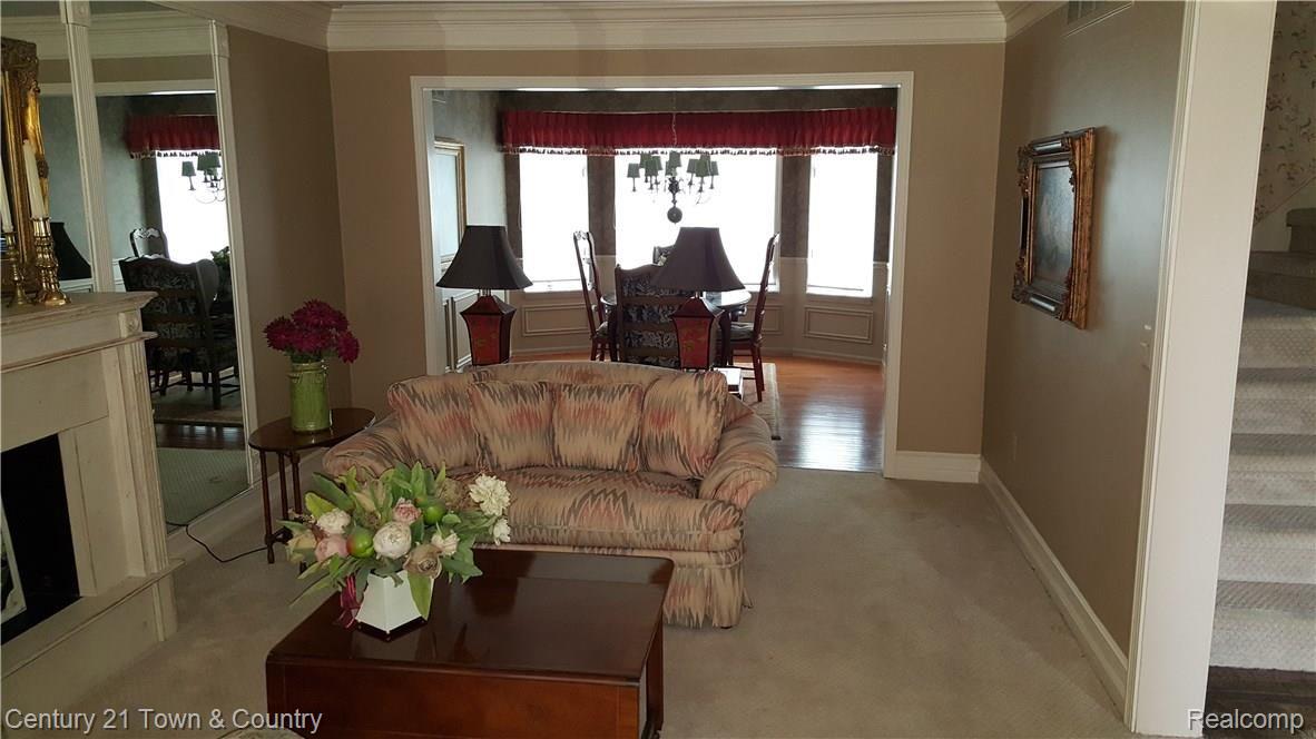 1400 Deerhurst Lane Rochester, MI 48307 - Photo 23 of 38 Living Room