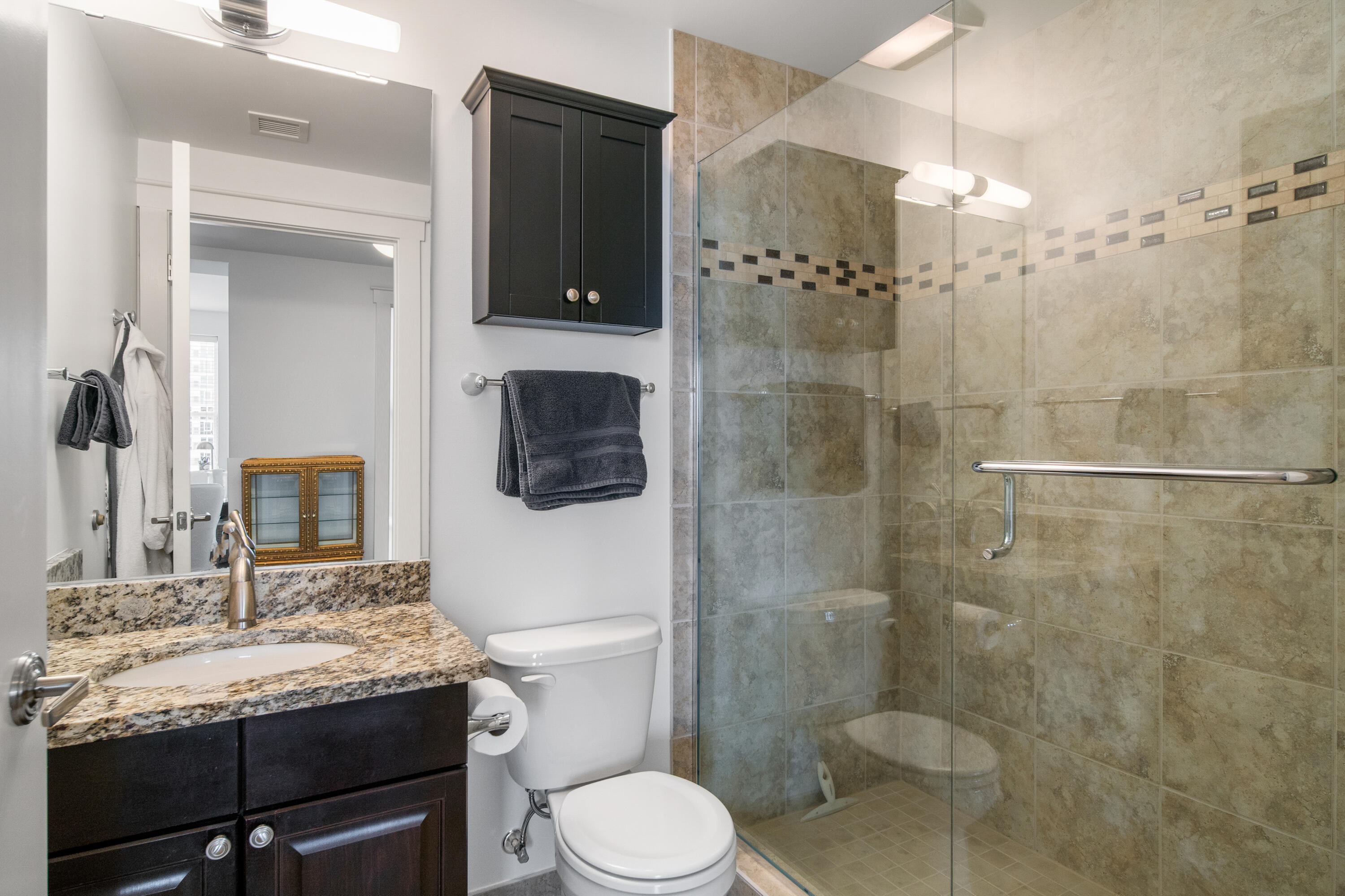 27 Library Street Northeast, Unit 703 Grand Rapids, MI 49503 - Photo 12 of 22 Bathroom