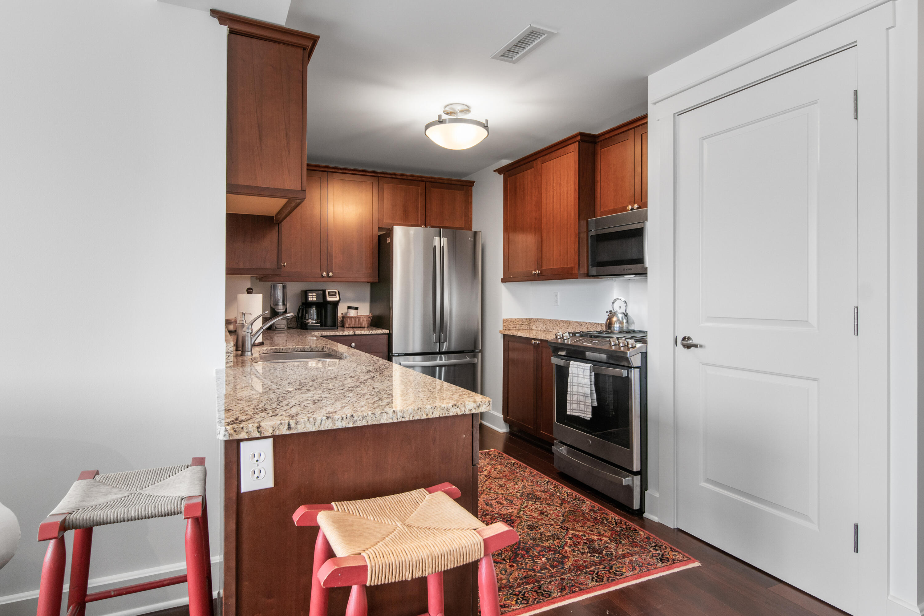 27 Library Street Northeast, Unit 703 Grand Rapids, MI 49503 - Photo 4 of 22 Kitchen