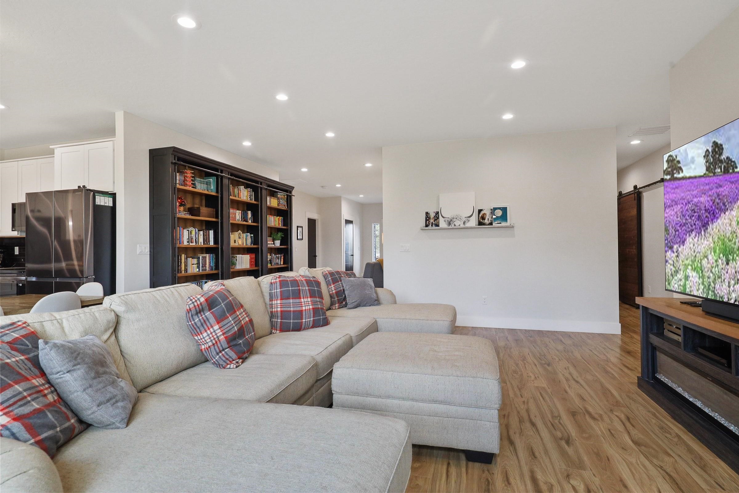 22711 South Gateway Lane Cheney, WA 99004 - Photo 11 of 35