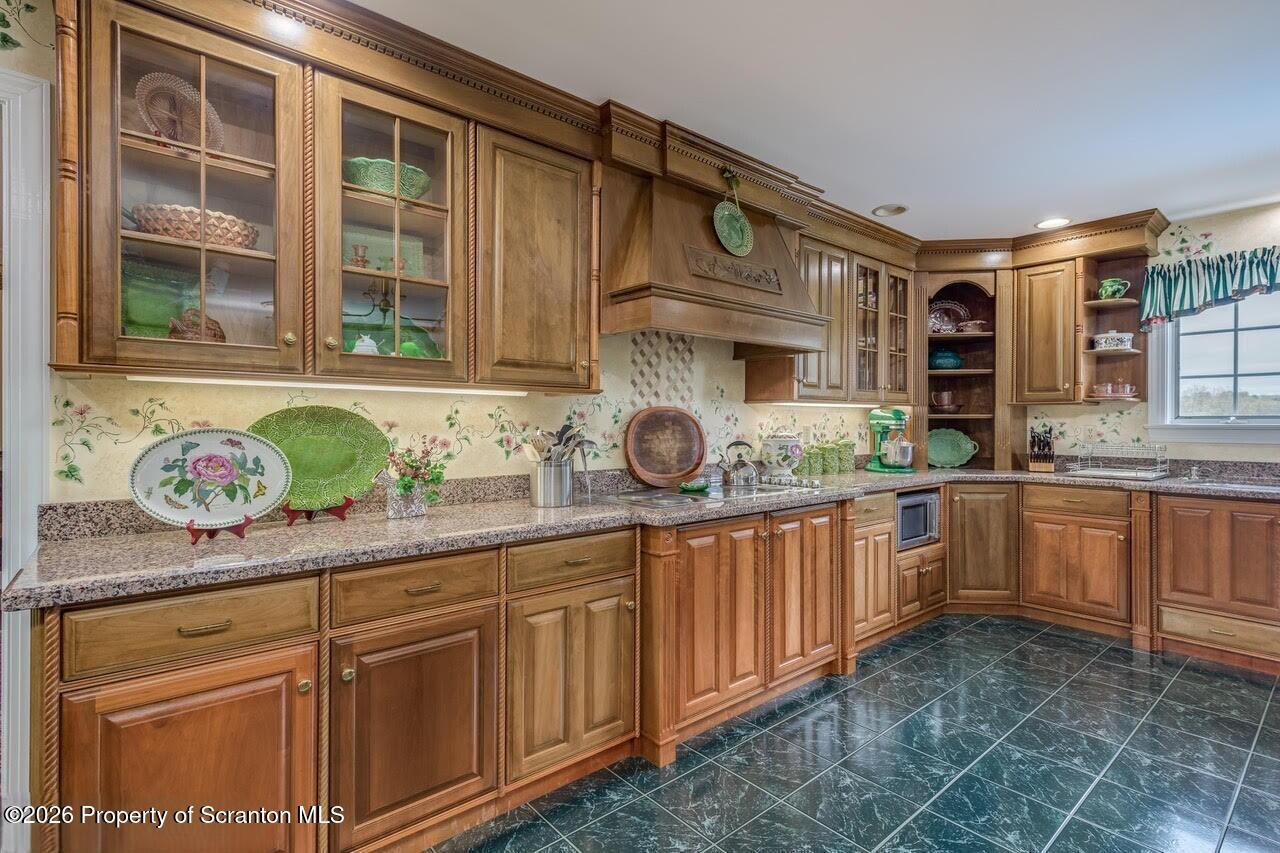11 Rice Drive Dallas, PA 18612 - Photo 7 of 82 7