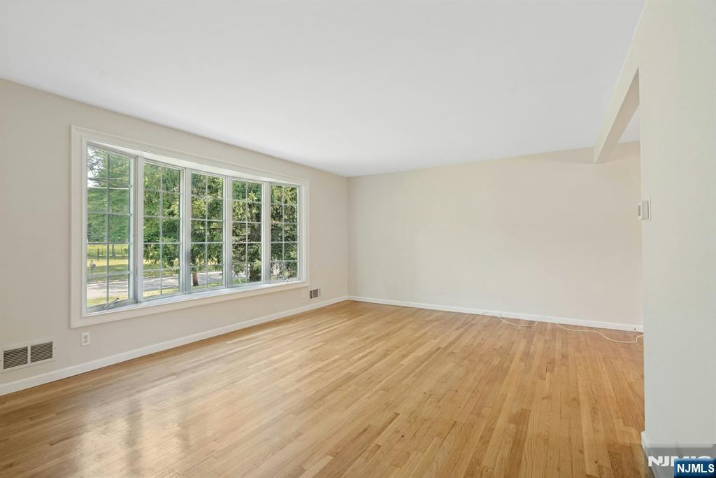 615 Maze Road River Vale, NJ 07675 - Photo 4 of 29
