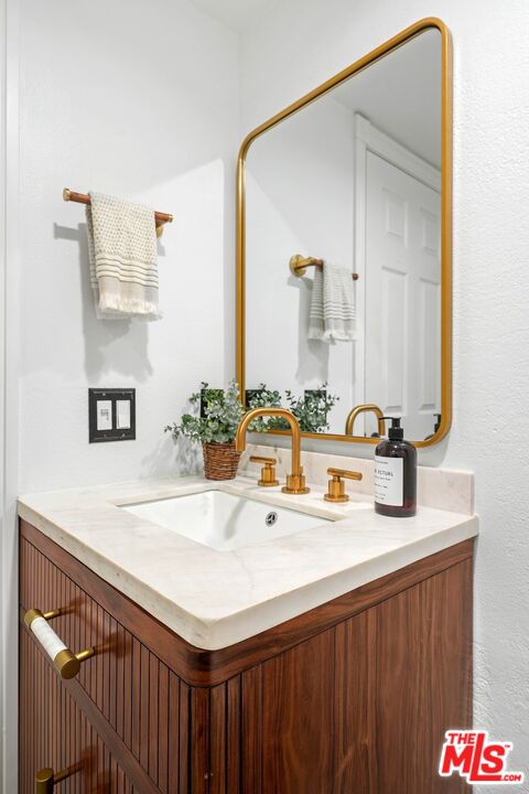 24006 Briardale Way Newhall, CA 91321 - Photo 15 of 34 a bathroom with a sink and a mirror