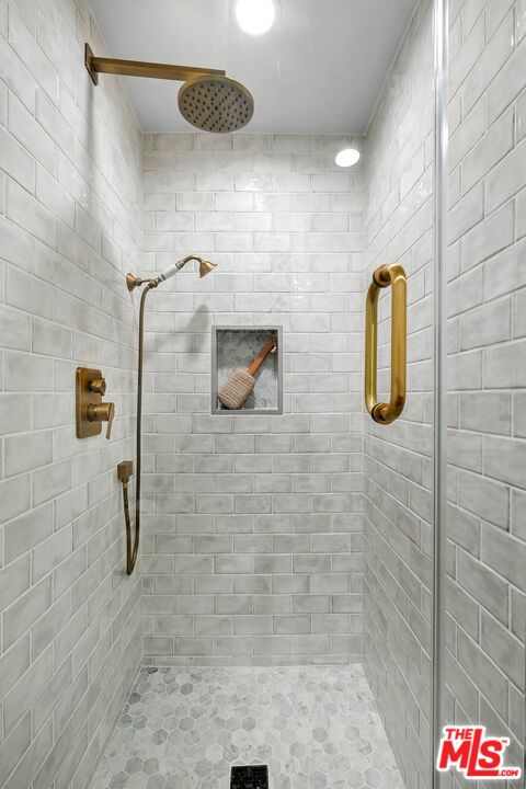 24006 Briardale Way Newhall, CA 91321 - Photo 16 of 34 a bathroom with a shower